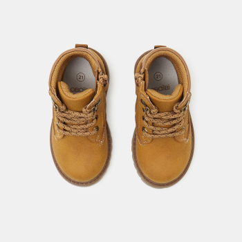 حذاء بني عال للأولاد الصغار